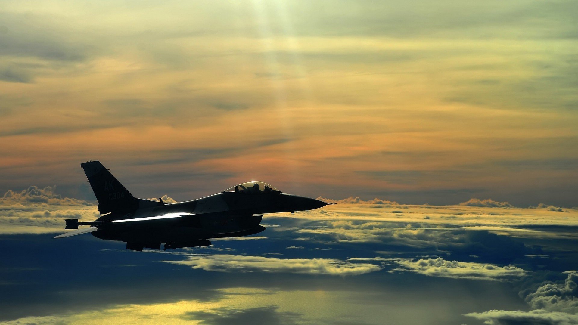 萨默·麦金托什蝶泳决赛展现绝佳爆发力,麦金托什游泳